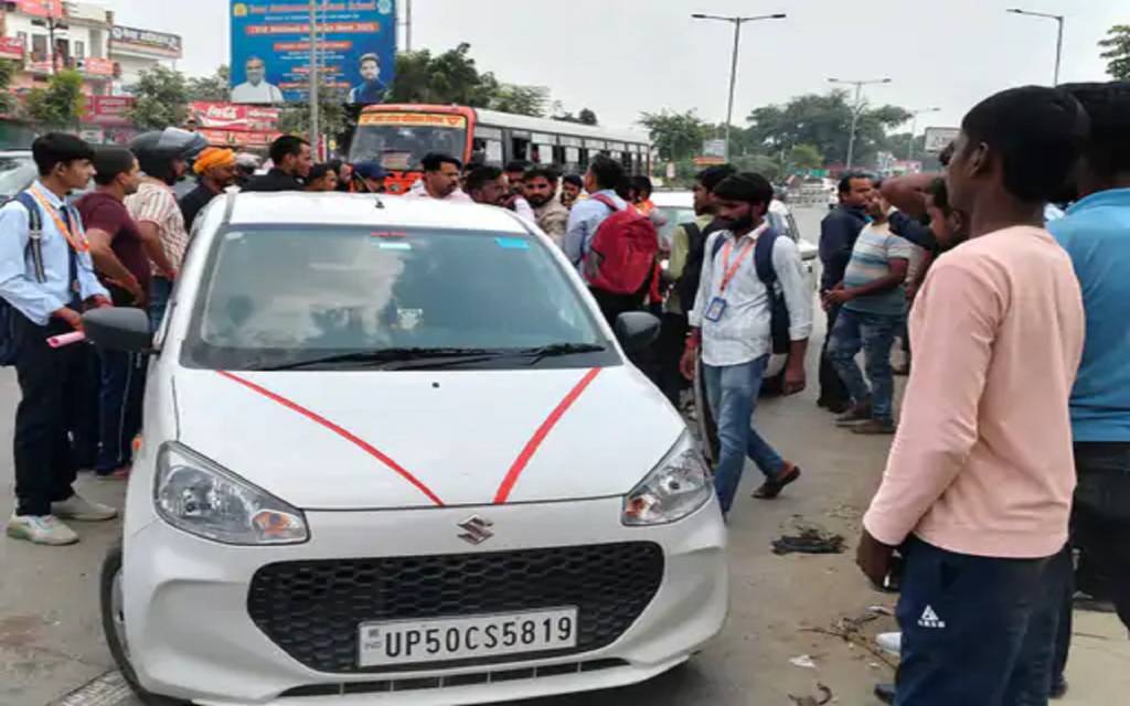 बाबतपुर नहर पुलिया पर दो कार सवारों में भिड़ंत, ओवरटेक को लेकर हुई मारपीट