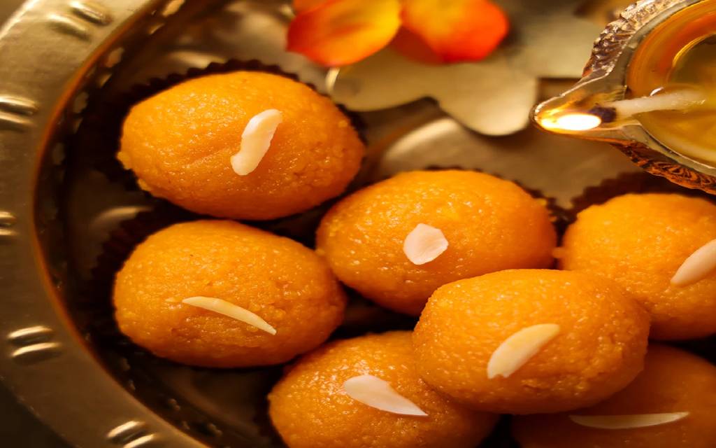 धनतेरस पर घर पर बनाएं शुभ मोतीचूर के लड्डू, बढ़ाएं त्योहार की मिठास