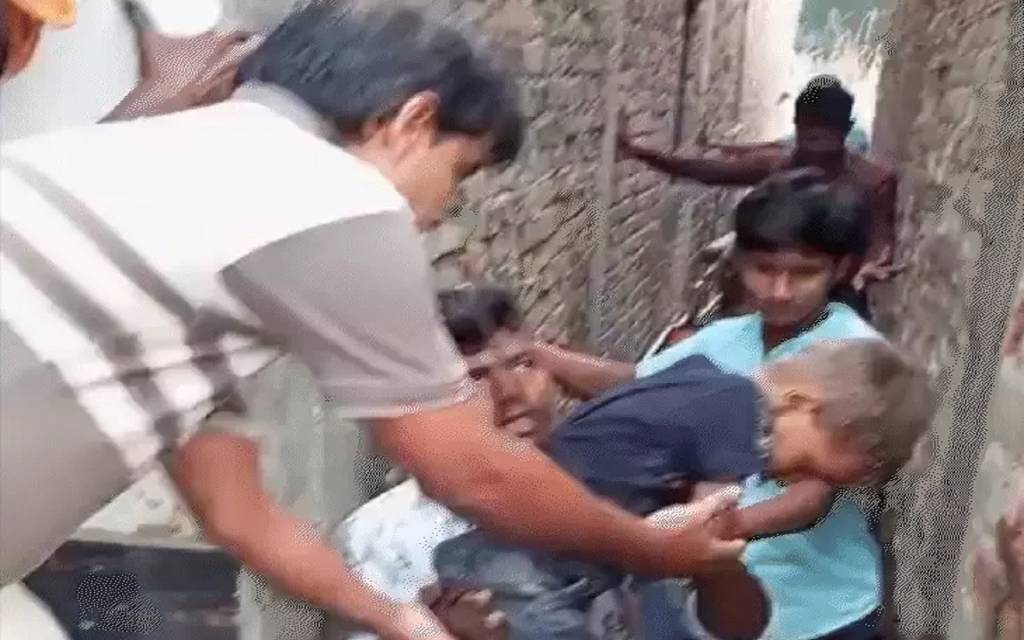 फतेहपुर में दर्दनाक हादसा: 5 साल का बच्चा 22 फीट ऊंचाई से गिरा, पेट के आर-पार हुआ सरिया