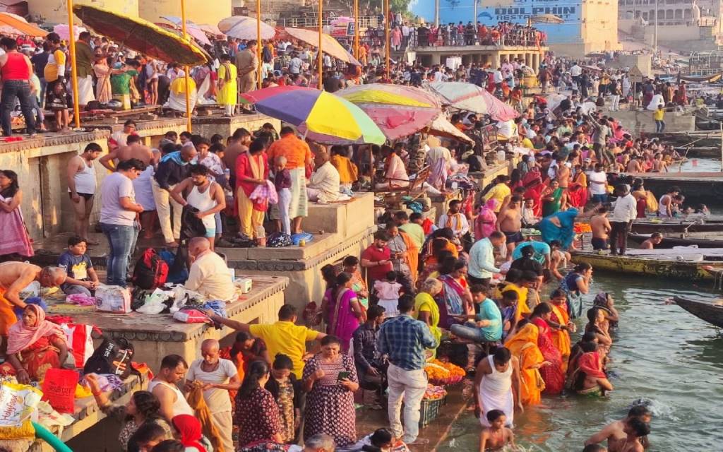 गंगा घाटों-सरोवरों पर उमड़ा श्रद्धा का मेला