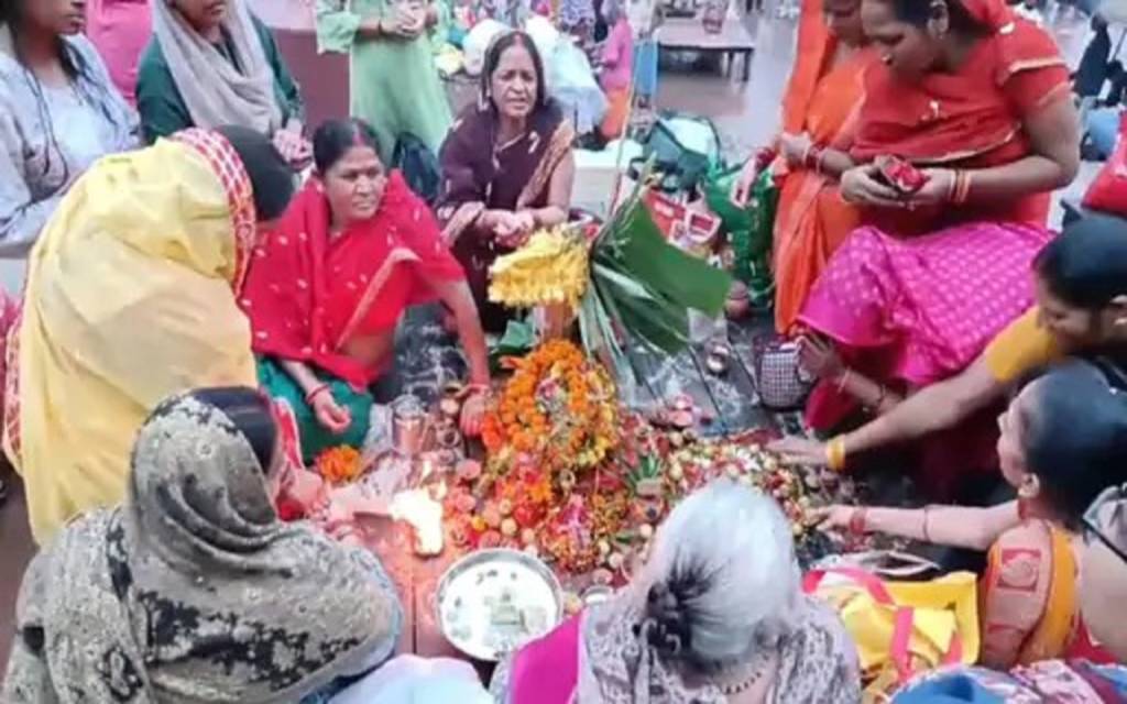 वाराणसी में प्रबोधिनी एकादशी : श्रद्धालुओं का गंगा स्नान, हरि जागरण के साथ मांगलिक कार्यों की शुरुआत