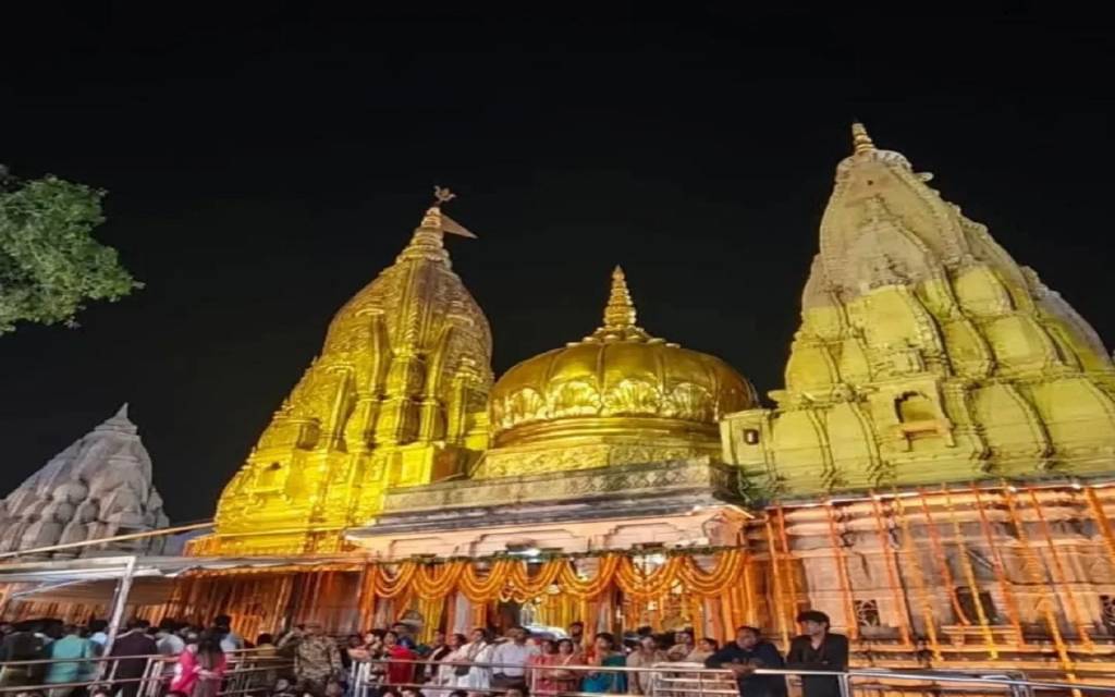 गंगा तट पर उमड़ा आस्था का सागर: 25 लाख दीपों से जगमगाई काशी, गूंज उठा हर-हर महादेव