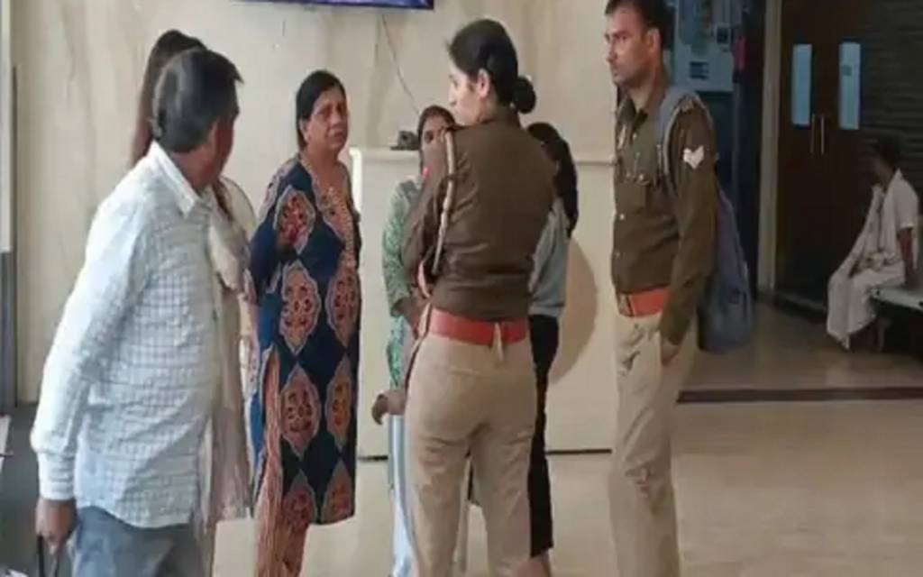 वृंदावन में दर्शन के दौरान श्रद्धालुओं की अचानक मौत, एक प्रेम मंदिर के सामने दूसरा बांके बिहारी में हुआ बेहोश