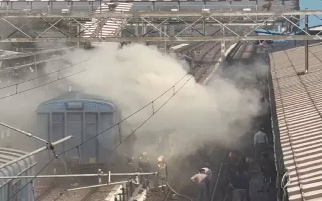 बरेली जंक्शन पर मालगाड़ी के डिब्बे में धुआं, समय रहते आग पर काबू
