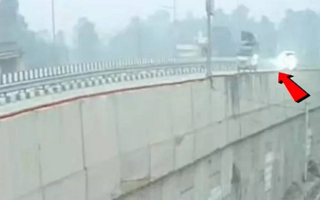 हाईवे पर फिल्मी स्टाइल हादसा : बोलेरो बेकाबू, 100 मीटर घिसटी, फिर खड़ी होकर चालक भागा