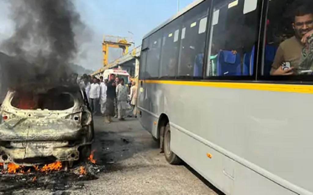 चलती XUV में अचानक धमाका, आग का गोला बनी कार; देवर-भाभी की जान बची