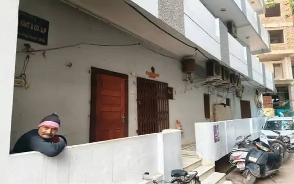 कमला पसंद मालिक की बहू ने लगाई फांसी, दिल्ली में मिला शव, पति की दूसरी शादी ने बढ़ाया तनाव