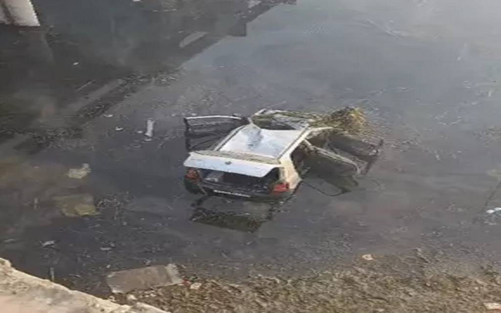 लखीमपुर में शादी से लौट रही कार नदी में गिरी, 5 की मौत; ग्रामीणों ने CPR देकर ड्राइवर को बचाया