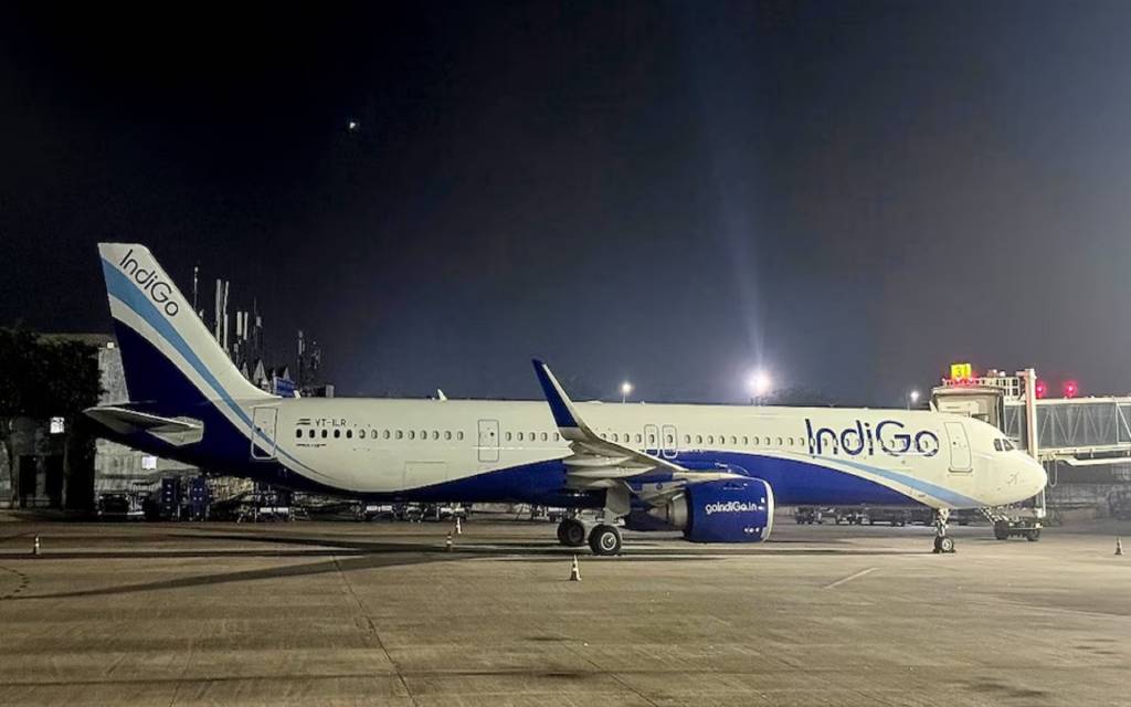इंडिगो संकट: दिल्ली से आधी रात तक सभी डोमेस्टिक उड़ानें रद्द, हजारों यात्री परेशान