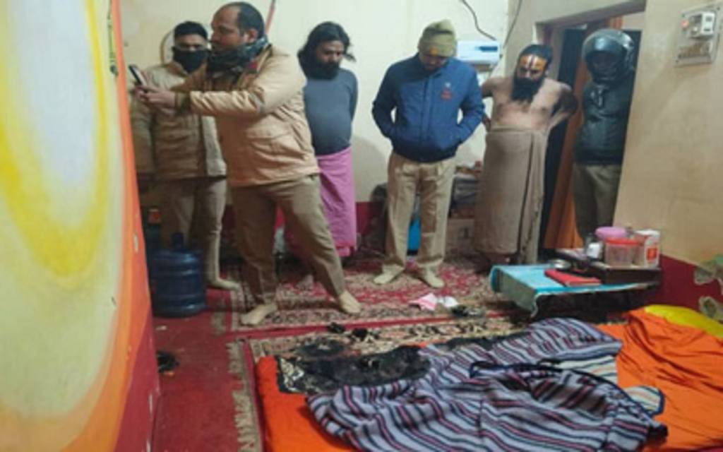 आधी रात संत पर जानलेवा हमला, खिड़की काटकर आश्रम में लगाई गई आग; CCTV खंगाल रही पुलिस