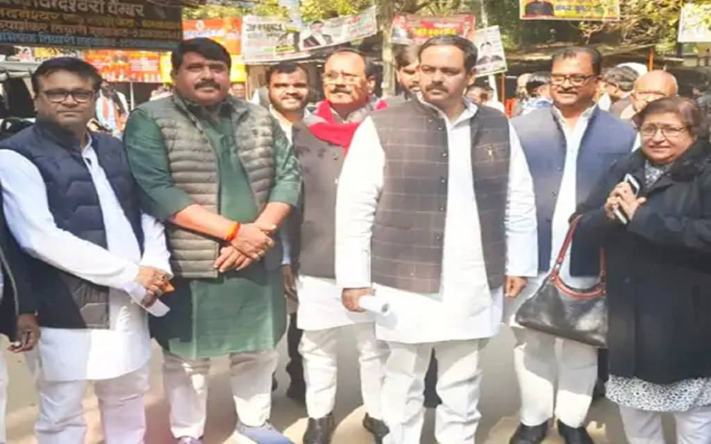 वाराणसी: एमएलसी आशुतोष सिन्हा और परिवार के नाम मतदाता सूची से गायब