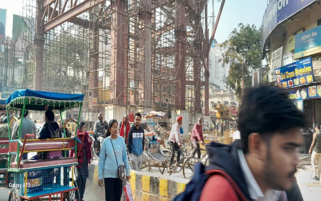 शहर पूछे हुआ क्या है, आखिर इस दर्द की दवा क्या है !