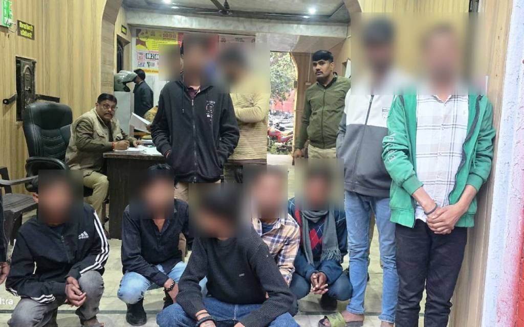 दर्शन के नाम पर वसूली का खेल उजागर, काशी और काल भैरव मंदिर से 10 दलाल गिरफ्तार