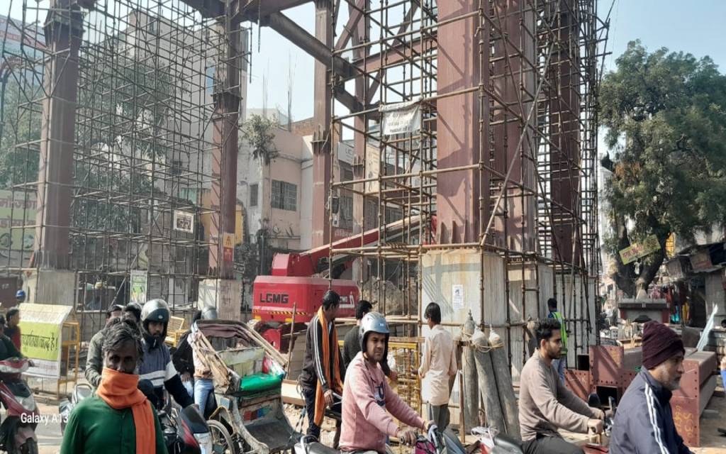 गिरजाघर चौराहे पर रोज ठहरती शहर की सांस