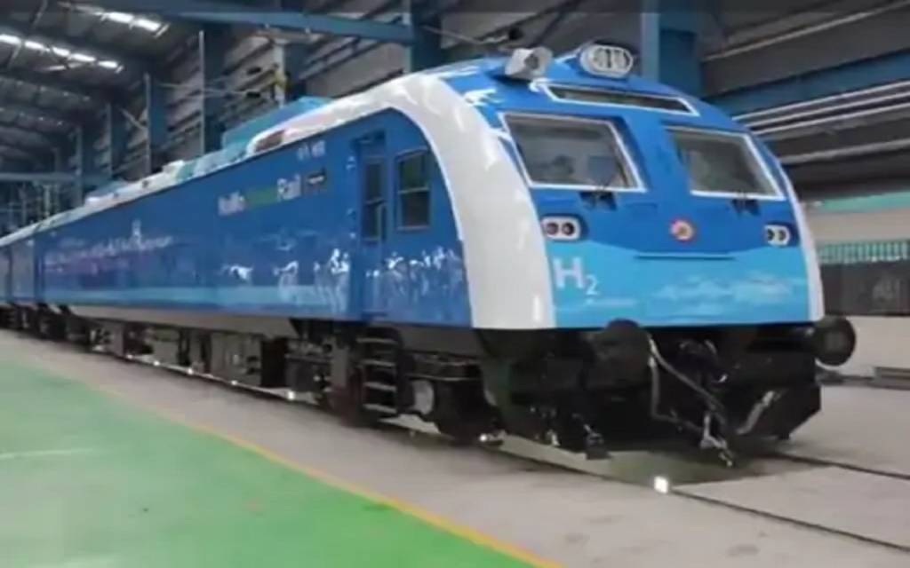 गोरखपुर–वाराणसी में दौड़ेगी हाइड्रोजन ट्रेन; IIT-BHU–MMMUT में बनेगा ग्रीन हाइड्रोजन सेंटर ऑफ एक्सीलेंस