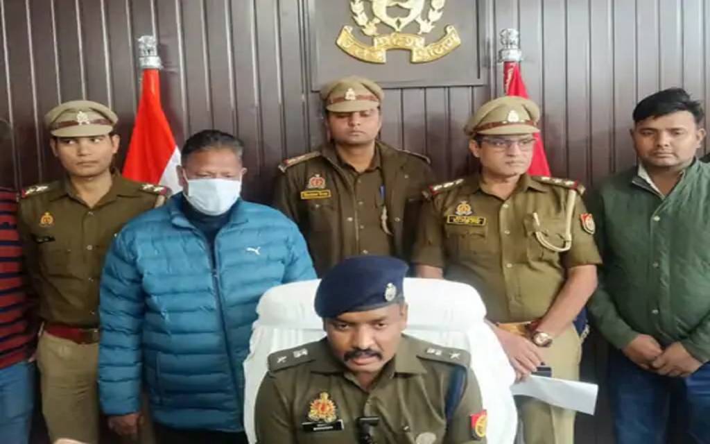 50 लाख की रंगदारी मांगने वाला गिरफ्तार: गैंगरेप में फंसाने की धमकी देकर कर रहा था वसूली का खेल