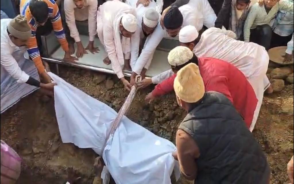 एक्सप्रेस-वे पर मौत का तांडव: कांस्टेबल की पत्नी और चार बच्चे खत्म, सदमे में दोस्त ने भी तोड़ा दम