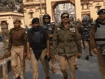 वाराणसी में कांग्रेस-NSUI का हंगामा, पीएम कार्यालय मार्च के दौरान पुलिस से भिड़ंत