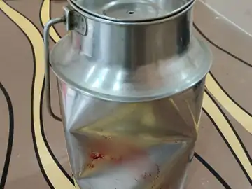 काशी के कालभैरव इलाके में सनसनी, दुकानदार पर दूध के डिब्बे से हमला, CCTV में कैद