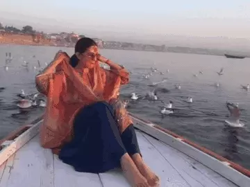 अक्षरा सिंह ने काशी में किया बाबा विश्वनाथ का दर्शन, गंगा में नौकाविहार कर शेयर की खूबसूरत रील