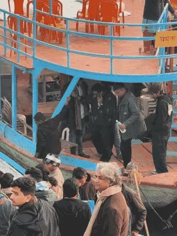 आम इंसान की तरह काशी में नजर आए जाकिर खान, बोटिंग की, गंगा तट पर चाय-बिस्कुट का लिया आनंद