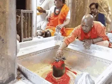 मणिकर्णिका घाट विवाद पर सीएम योगी की प्रेस कॉन्फ्रेंस: काशी को बदनाम करने की साजिश, विकास में बाधा डाल रहे लोग