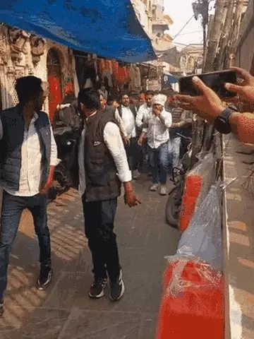 अहिल्याबाई होल्कर की मूर्ति टूटने की सूचना पर बवाल, मणिकर्णिका घाट पर प्रदर्शन, पुलिस से झड़प