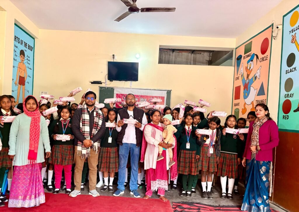 निर्मलता सेवा समिति ने आयोजित किया मासिक धर्म स्वच्छता जागरूकता एवं सैनिटरी पैड वितरण शिविर