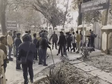 BHU में हॉस्टलों के बीच हिंसक झड़प, PG छात्र गंभीर रूप से घायल, कैंपस में हाई अलर्ट