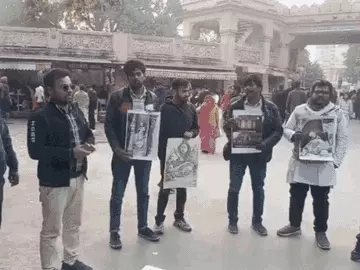 काशी की धरोहर पर बयानबाजी तेज: मणिकर्णिका मामले में BHU छात्र सड़क पर, 8 के खिलाफ FIR