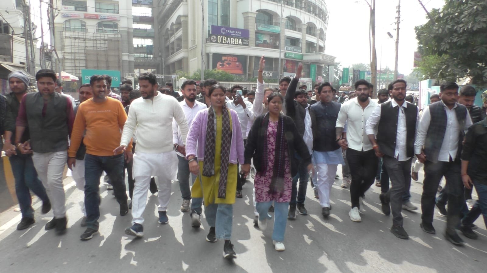 यूजीसी के नए नियमों पर रोक पर उड़े रंग-गुलाल