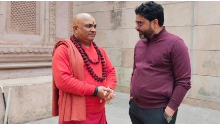 मणिकर्णिका घाट पहुंचे स्वामी जितेंद्रानंद, कुंभा महादेव मंदिर में किया पूजन, बोले- फर्जी फोटो हुई थी वायरल