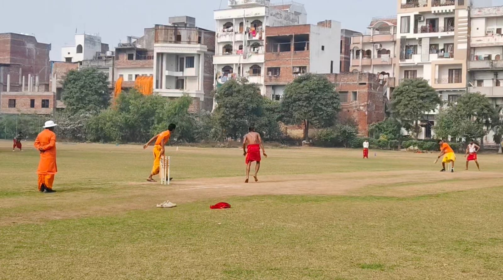 संस्कृत में कमेंट्री, धोती-कुर्ता में क्रिकेट: शास्त्रार्थ महाविद्यालय के 82वें स्थापनोत्सव पर अनोखा संगम