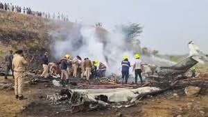 प्लेन क्रैश में डिप्टी CM अजित पवार का निधन: महाराष्ट्र शोक में, बारामती अस्पताल के बाहर रोते समर्थक; विमान जलकर खाक, सभी 5 मरे