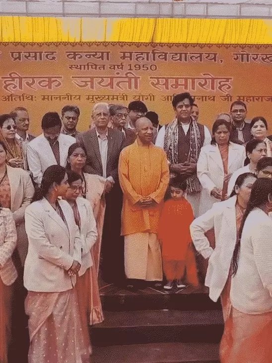 गोरखपुर में सीएम योगी के कार्यक्रम के दौरान दिखी मासूम राजनीति, 5 साल के बच्चे ने लूटी महफिल