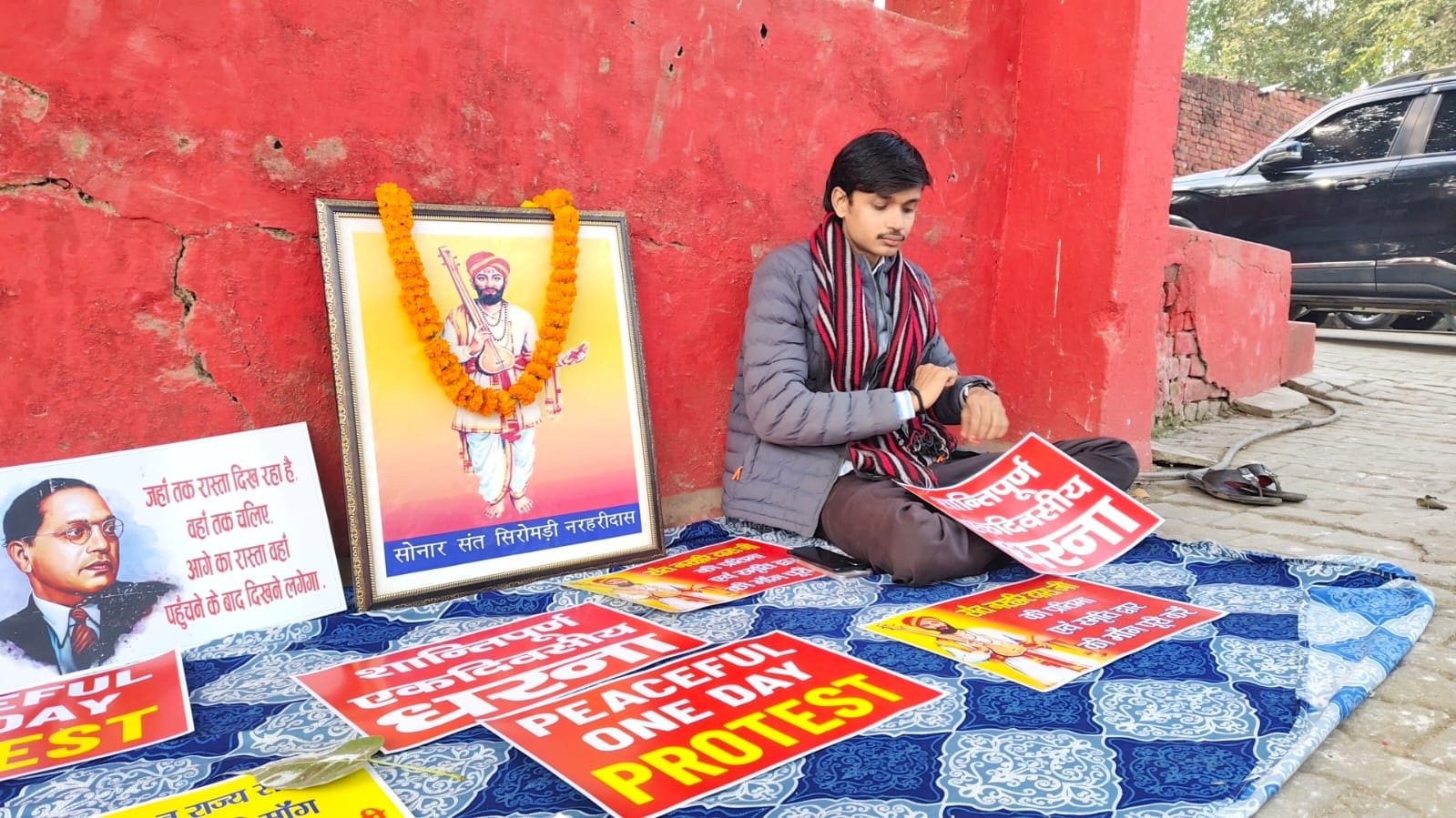 शास्त्री घाट पर स्वर्णकार समाज के सम्मान को अन्न-जल त्याग धरना