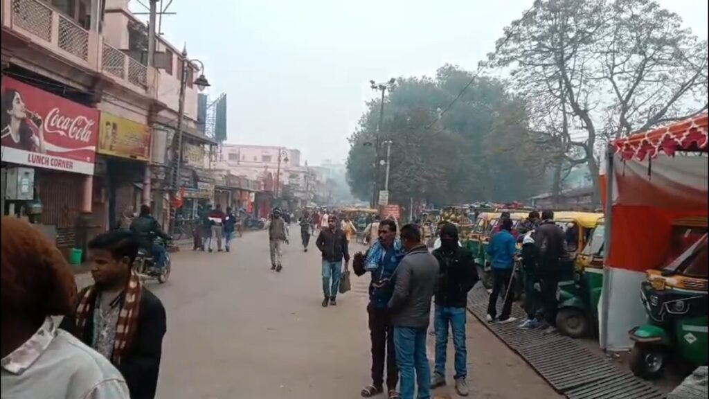 रैन बसेरा बना ऑटो स्टैंड: मैदागिन में कब्जा, नगर निगम बेख़बर