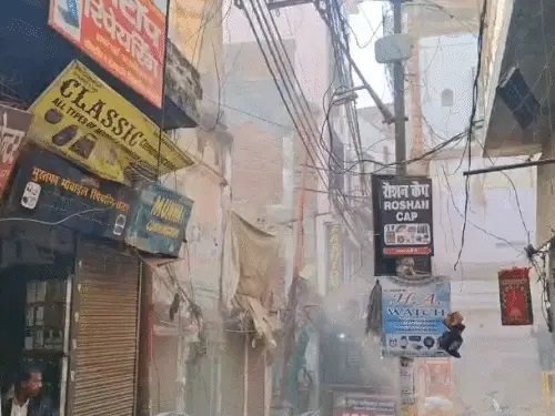 दालमंडी चौड़ीकरण की रफ्तार तेज: आज गिराया गया आठवां मकान, चार थानों की फोर्स, PAC और RRF तैनात