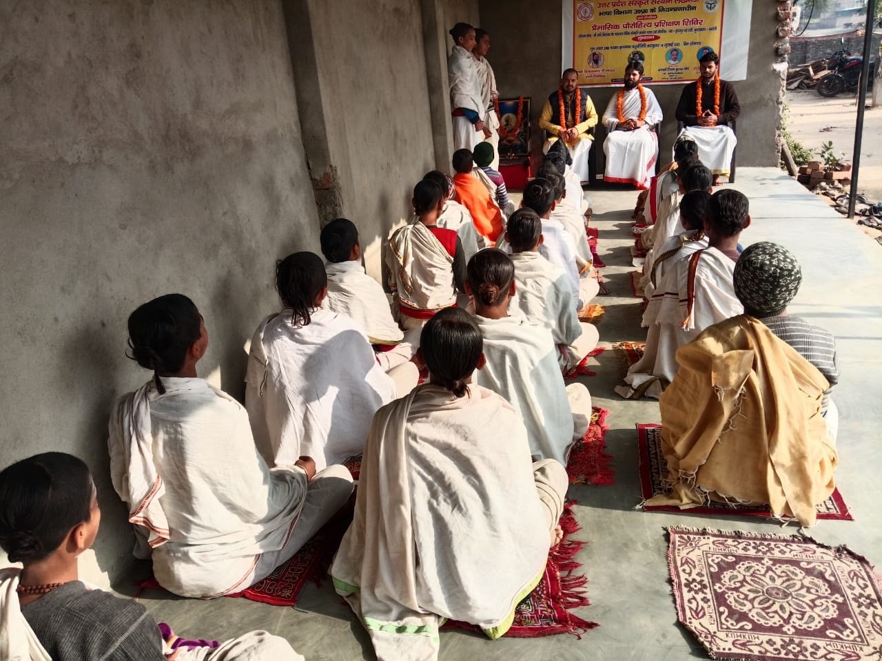 आदि विश्वेश्वर वेद पाठशाला में निःशुल्क पौरोहित्य प्रशिक्षण शिविर का शुभारंभ