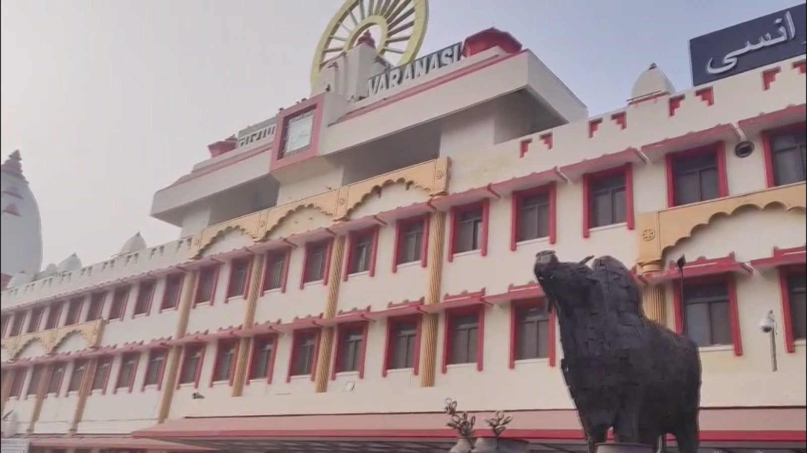 मकर संक्रांति पर काशी उमड़ी आस्था की बाढ़, रेलवे स्टेशनों से घाटों तक श्रद्धालुओं का सैलाब