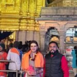 वाराणसी पहुंचीं अभिनेत्री निधि अग्रवाल, मंगला आरती में बाबा विश्वनाथ से मांगी ‘राजा साब’ की सफलता