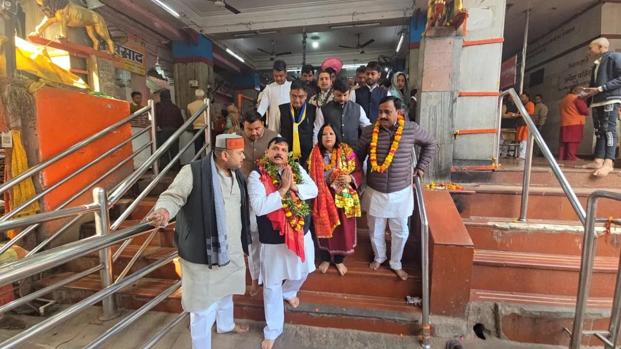 विंध्याचल से काशी तक संजय सिंह की पदयात्रा, शहीदों को किया नमन