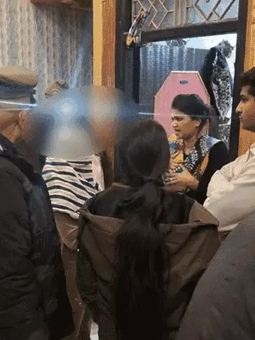 वाराणसी में स्पा की आड़ में देह व्यापार का भंडाफोड़, पति फरार, पत्नी समेत चार गिरफ्तार