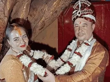 विदेशी जोड़े ने चुनी काशी, सनातन परंपरा में बंधकर लिए सात फेरे
