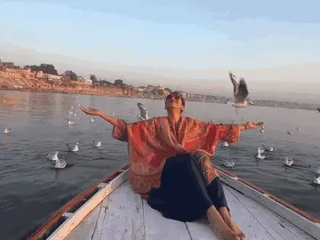 अक्षरा सिंह ने काशी में किया बाबा विश्वनाथ का दर्शन, गंगा में नौकाविहार कर शेयर की खूबसूरत रील