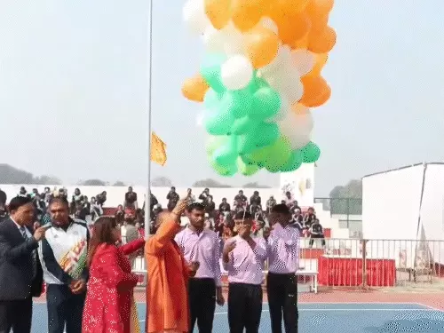 योगी ने गोरखपुर में बास्केटबॉल खेलकर किया अंतर-विश्वविद्यालय महिला टूर्नामेंट का शुभारंभ