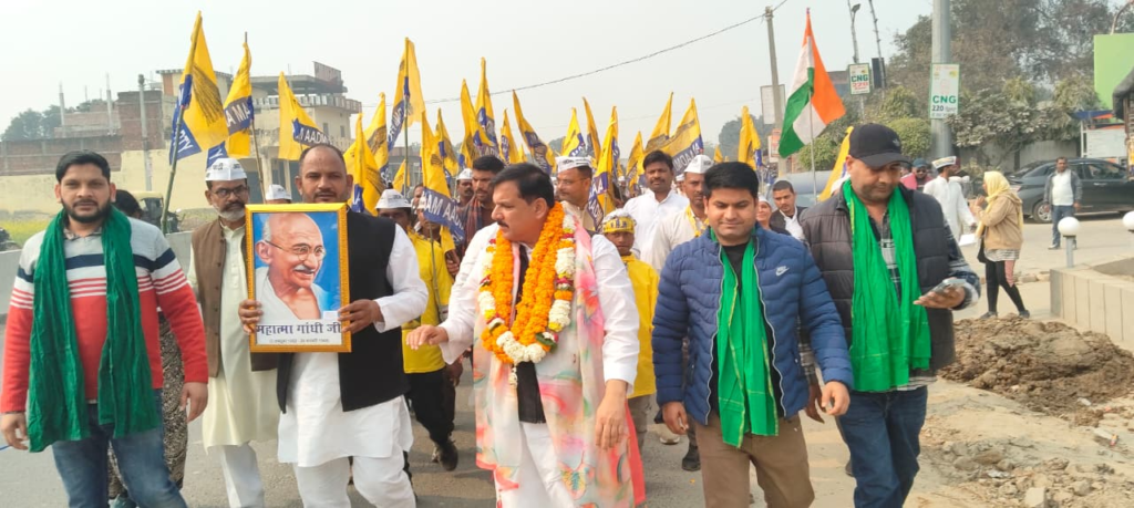 चुनौतियों के बीच वाराणसी में संजय सिंह की एंट्री