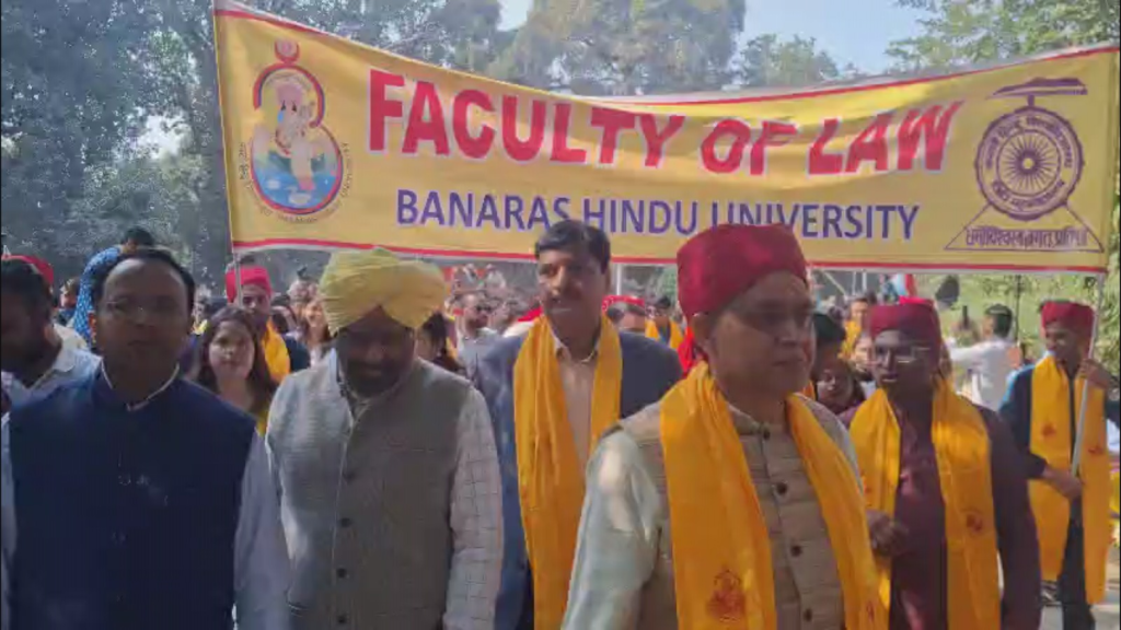 बीएचयू में सरस्वती पूजन व बसंतोत्सव की धूम, भव्य झांकियों से सजा विश्वविद्यालय परिसर