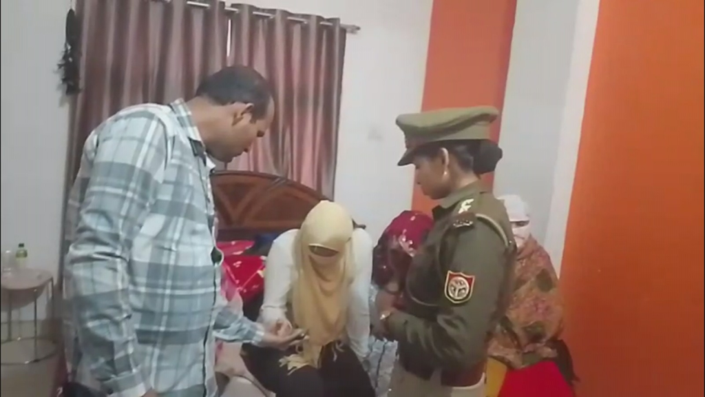 वाराणसी में सेक्स रैकेट का भंडाफोड़, चार युवतियाँ व एक युवक गिरफ्तार