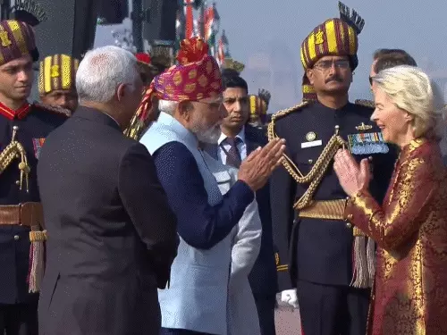 देश ने मनाया 77वां गणतंत्र दिवस, कर्तव्य पथ पर दिखी सैन्य शक्ति और आत्मनिर्भर भारत की झलक